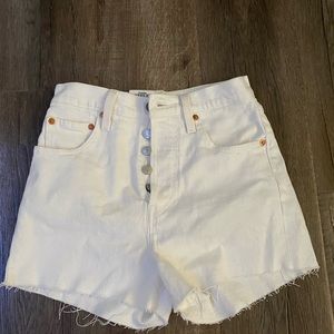 White Levi’s shorts